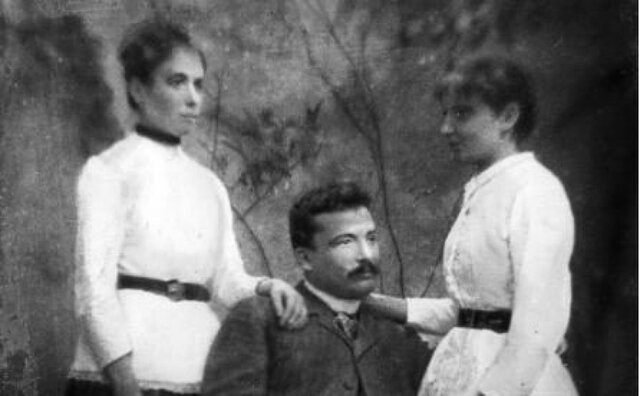 UNA DELLE SORELLE, IDA, SI SPOSA