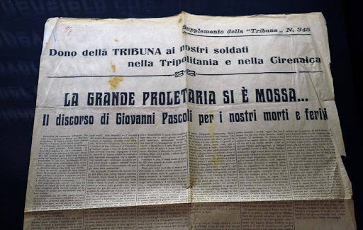 POETA MOLTO FAMOSO, PRONUNCIA IL DISCORSO: 'LA GRANDE PROLETARIA SI È MOSSA'