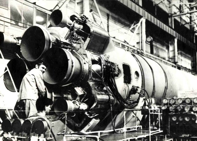 Серийное производство ракеты Р-7.