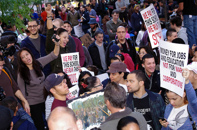 Manifestation à New York, amorce du soutien syndical
