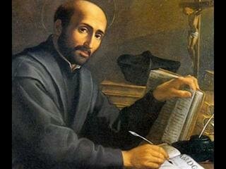 Se publica su primer libro