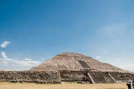 Construcción de la pirámide del sol en Teotihuacan