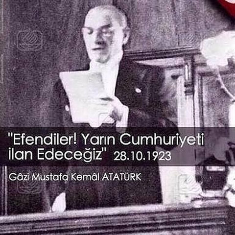 Cumhuriyet ilan edildi.