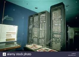 1)	Generación de tubos al vacío (1951-1958)