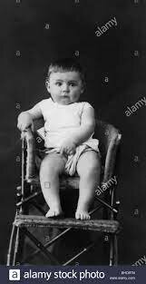 Neix a Barcelona en Josep Mª Pastor.