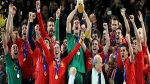 Ya se caminar y hablar correctamente y comienzo mis primeros viajes afuera de la ciudad. España gana su primer mundial