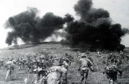 Derrota francesa en Dien Bien Phu en Indochina.