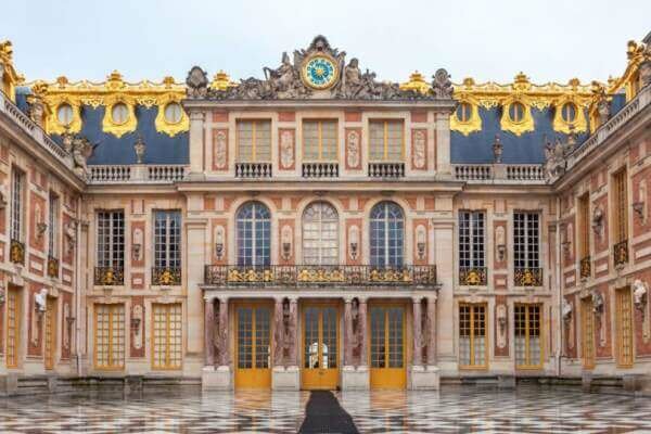 Inicia la construcción del Palacio de Versalles (1623)