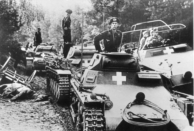 Alemania invade Polonia.