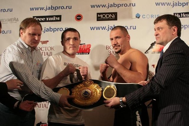 Защитил титул межконтинентального чемпиона по версии WBO