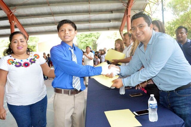 Me volvi a cambiar de escuela y en esa ultima pase los últimos 3 años de primaria