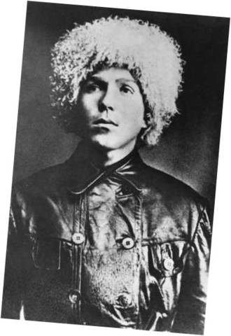 Начал работать таксатором лесоустроительной партии в г. Кудымкаре