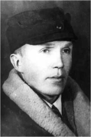 Переехал в Москву, работает в НКВД