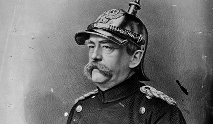 Bismarck begint met liberale steun een strijd tegen de katholieken