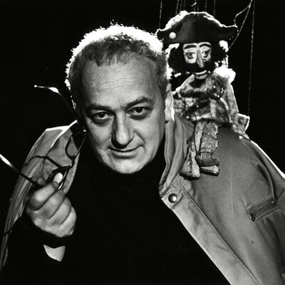 Timeline: რევაზ გაბრიაძე : ,,დაე, ცრემლები მხოლოდ ხახვისგან გვდიოდეს''