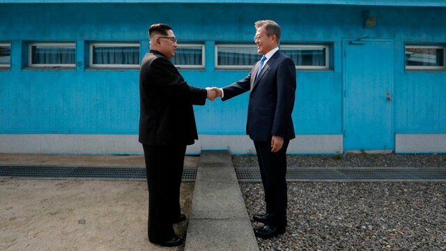 Korean presidents meeting at the DMZ