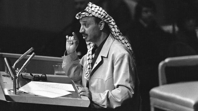 Arafat es recibido en la ONU como jefe de Estado