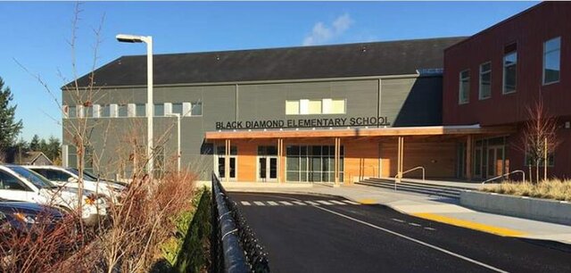 At the age of 3 I started my studies at the black diamond elementary school.