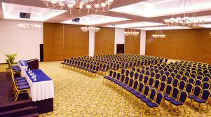 SE IMPLEMENTAN SALONES PARA CONVENCIONES EN HOTELES.