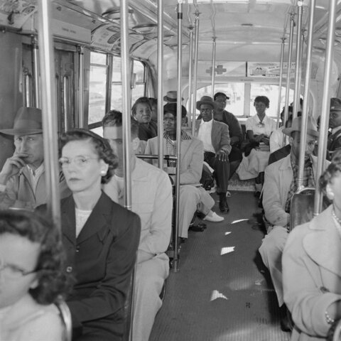 lois interdisant la ségrégation racial dans les transports publiques