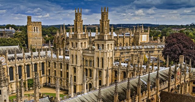 Creación de las primeras universidades en Italia, Francia, Inglaterra y España.