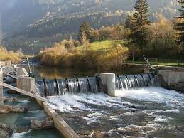 COSTRUZIONE DEL PRIMO IMPIANTO IDROELETTRICO.