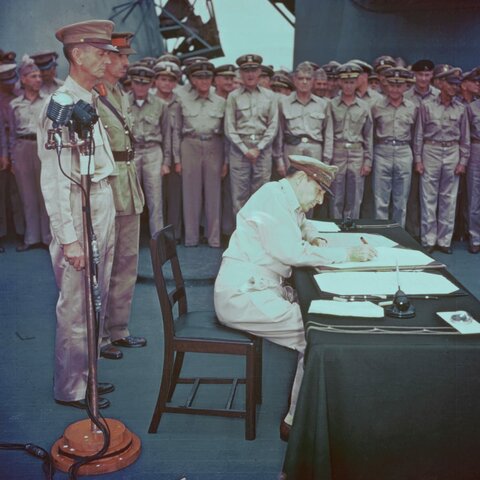 Atom bomb leads to Japanese Surrender