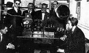 Primera transmisión radiofónica.