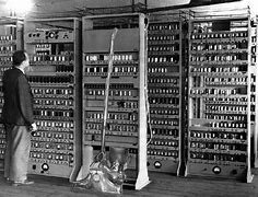 Surgimiento de la primera generación de computadoras.