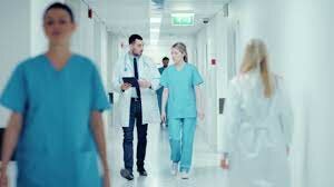 Llegan los papás a la clínica