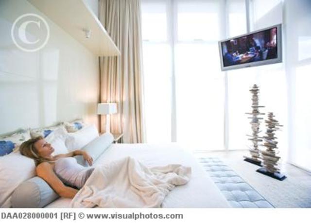 Antes de dormirme veo la television de la noche.