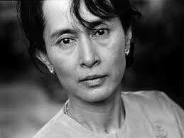 Aung San Suu Kyi, encabezó un movimiento pacífico en Birmania