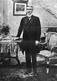 Asume la presidencia José Evaristo Uriburu