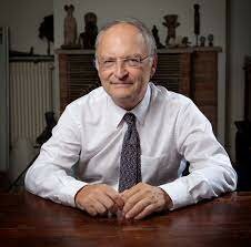 Diferenciación mediante su teoría de distribuciones