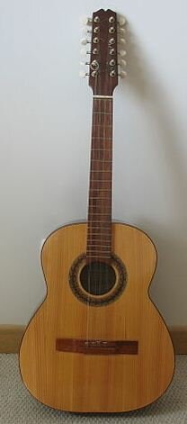 Vihuela y guitarra