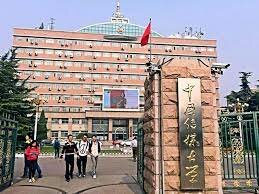 Se fundó el Beijing Televisión College en China, aunque después fue cerrado, igual que el resto de la educación postsecundaria durante, la Revolución Cultural.