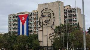 Cuba inicia plan de superación profesional distancia y encuentros presenciales.