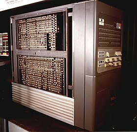 IBM 704 dirigido por John Backus