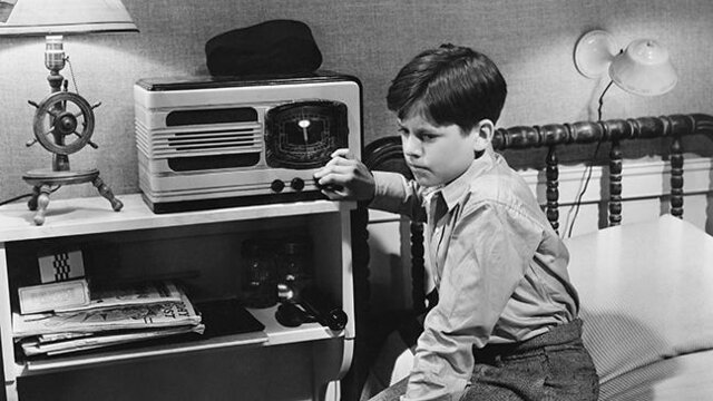 España lanza la experiencia de bachillerato radiofónico.