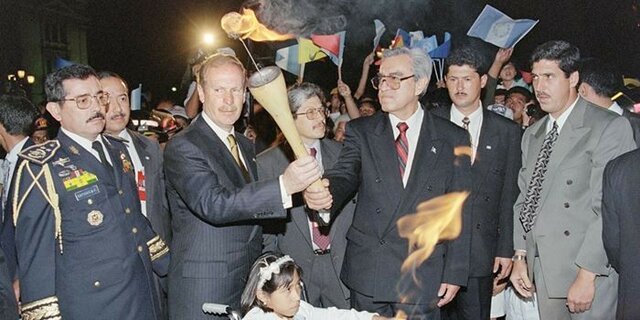 Firma del Acuerdo para la búsqueda de paz por medios políticos - Reuniones en: España, Canadá, Ecuador y México.