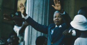 Nelson Mandela es Presidente de Sudáfrica. Sudáfrica