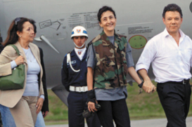 Ingrid Betancourt y 14 personas más son liberadas en la Operación Jaque. Colombia