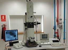 El primer prototipo del microscopio electrónico de transmisión.