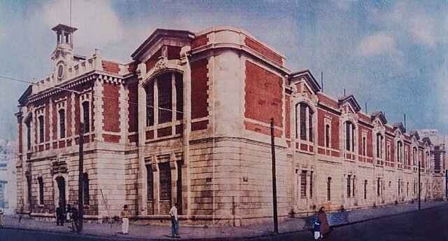 Fundación de los primeros colegios universitarios