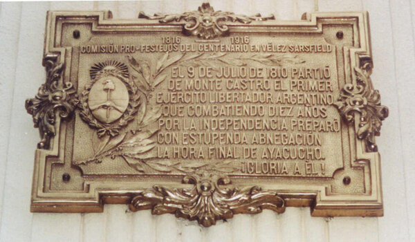 Se pasa revista a las tropas en Monte Castro