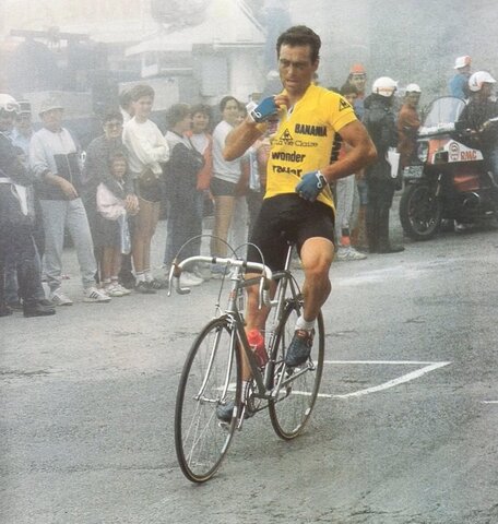 Bernard Hinault evenaart Anquetil en Merckx.