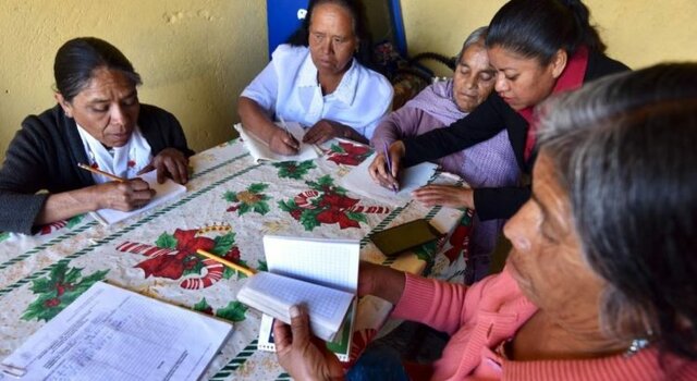 Toda persona tiene derecho a la educación.