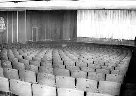 Alarcón irrumpe en la escena española como autor teatral.