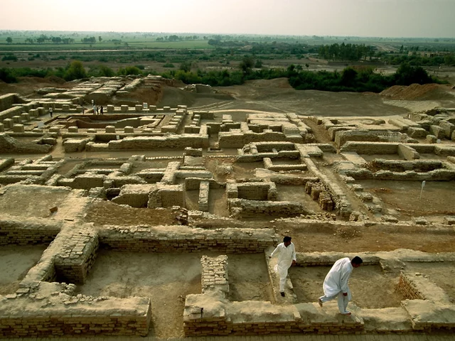 Indus Valley - Flourishing of the cities of Mohenjo Daro and Harappa