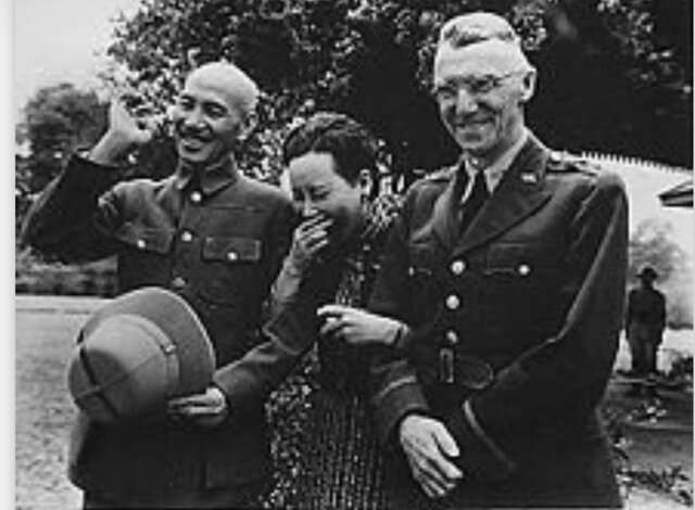 Chang Kai-Chek renuncia y se retira de Formosa